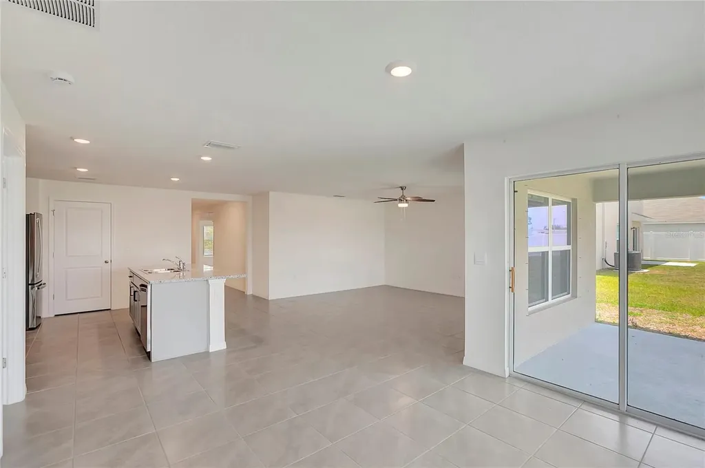 810 Ace Outlaw Avenue Ruskin FL 33570