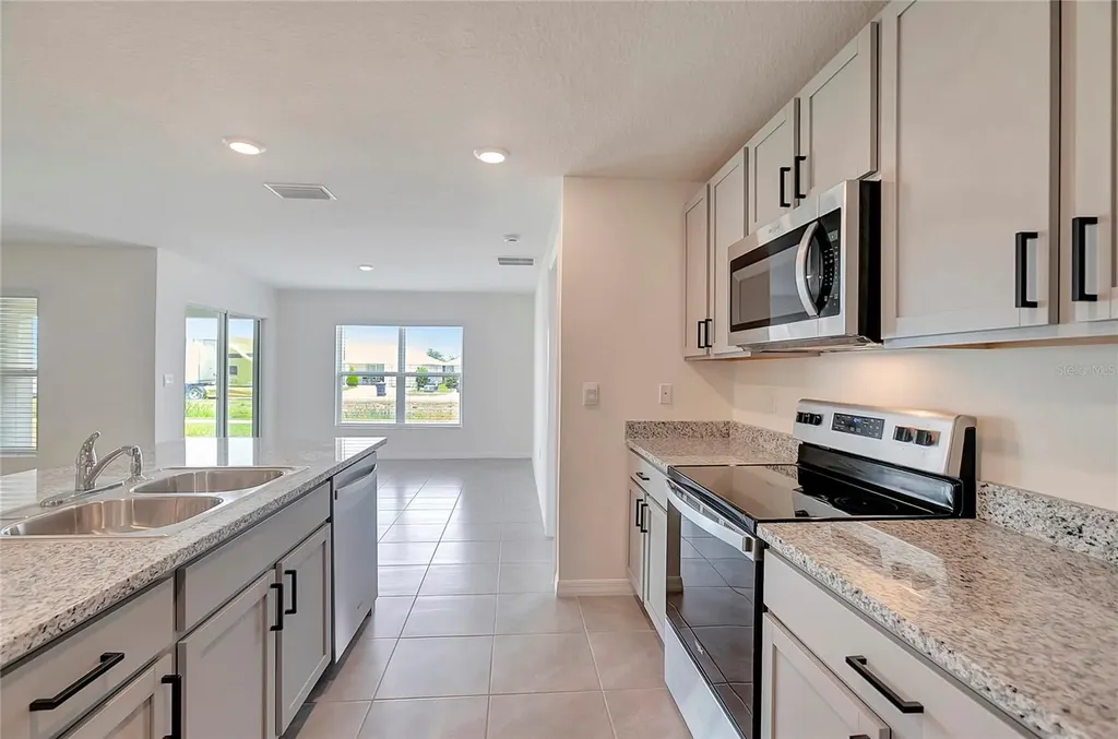 810 Ace Outlaw Avenue Ruskin FL 33570