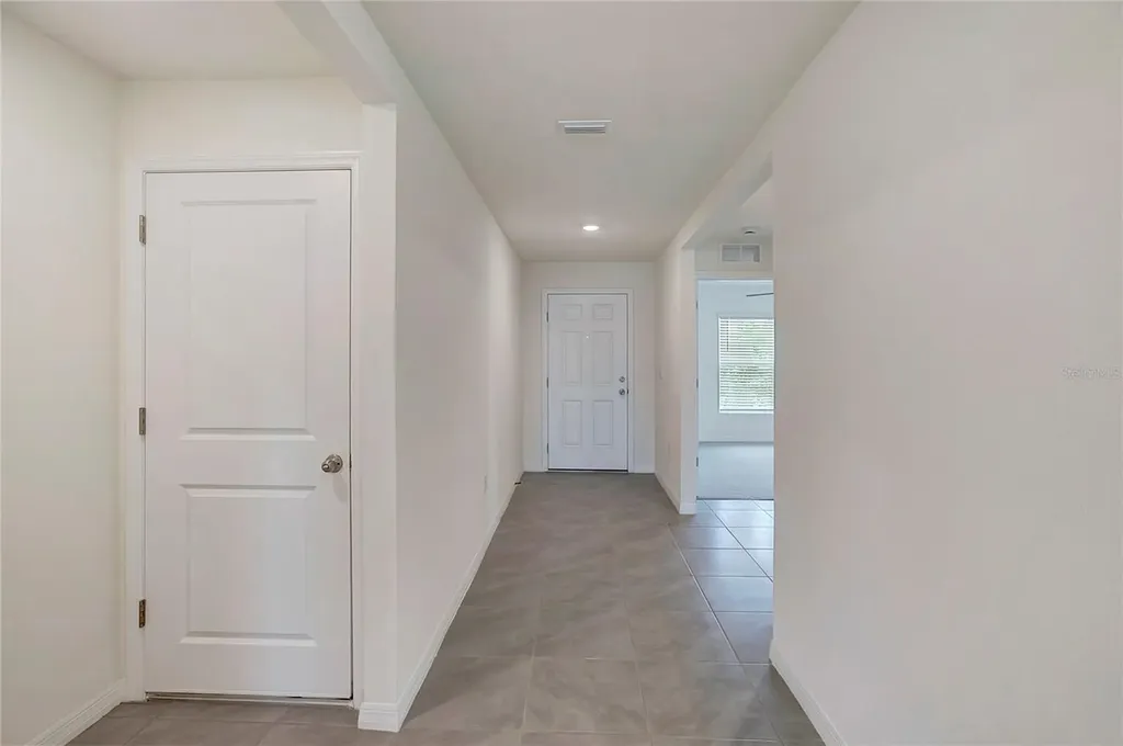 810 Ace Outlaw Avenue Ruskin FL 33570