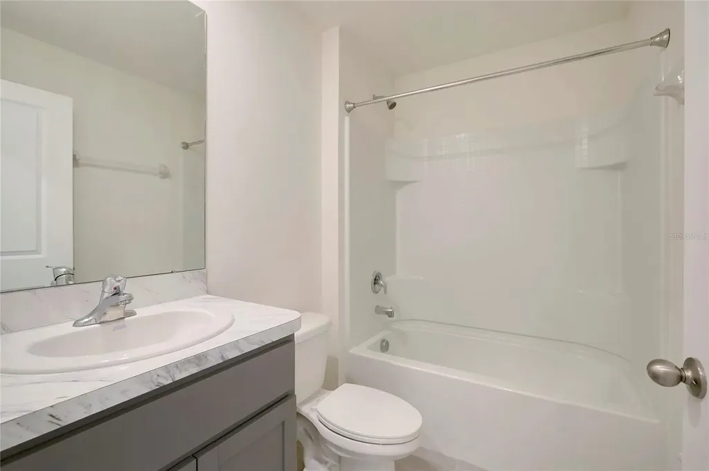 810 Ace Outlaw Avenue Ruskin FL 33570