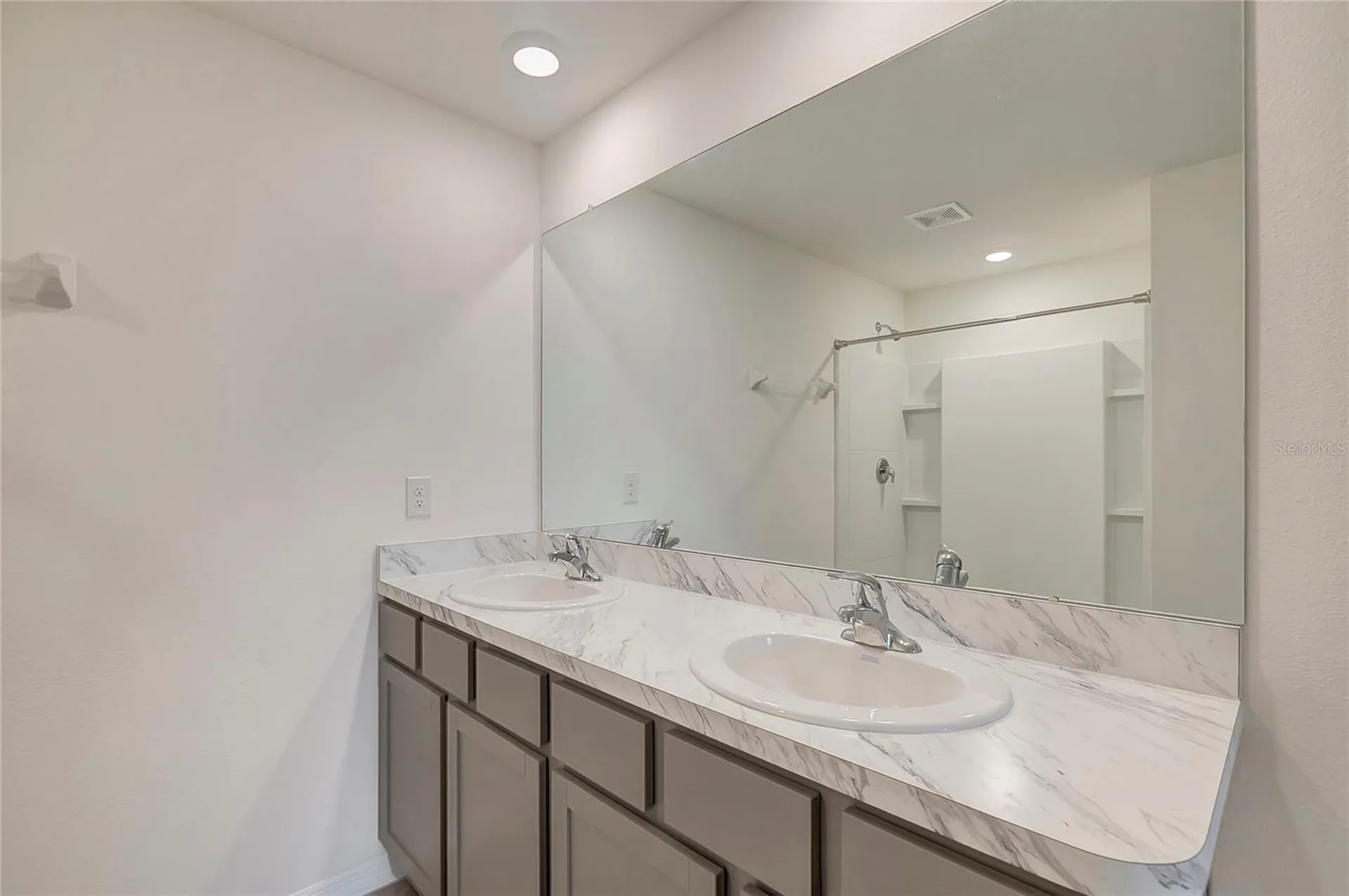 810 Ace Outlaw Avenue Ruskin FL 33570