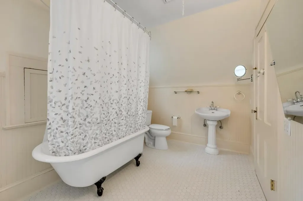 417 W Minnesota Avenue Deland FL 32720