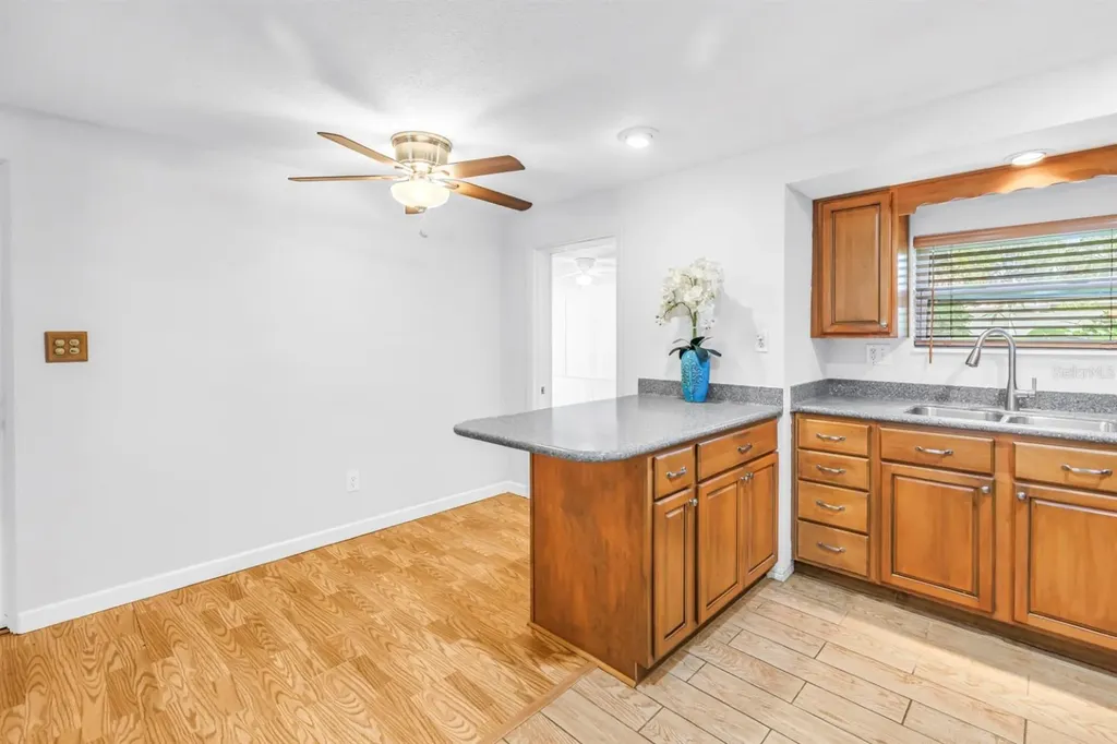 5865 63rd Avenue N Pinellas Park FL 33781