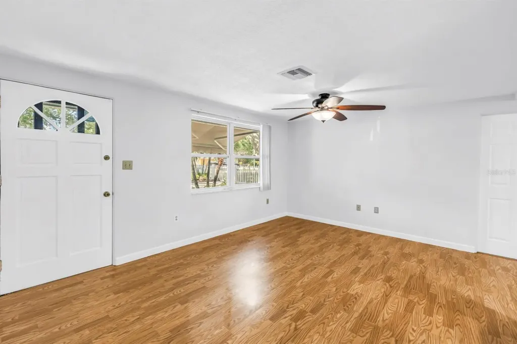 5865 63rd Avenue N Pinellas Park FL 33781