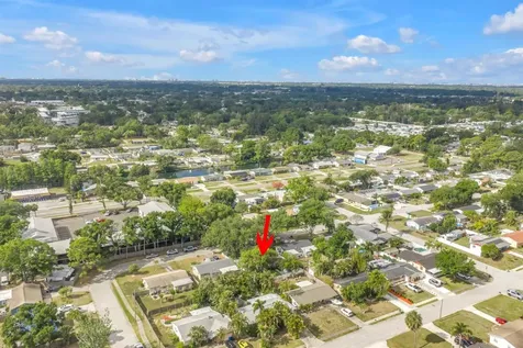 5865 63rd Avenue N Pinellas Park FL 33781