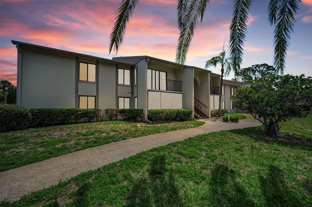 1870 Pine Ridge Way W Palm Harbor FL 34684