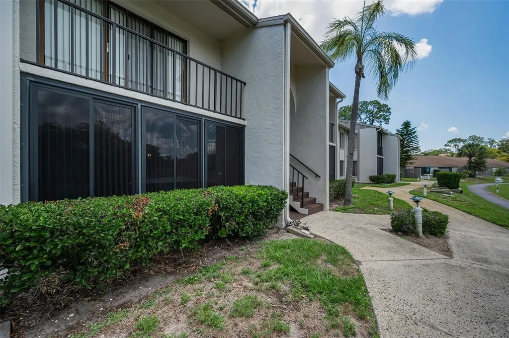 1870 Pine Ridge Way W Palm Harbor FL 34684