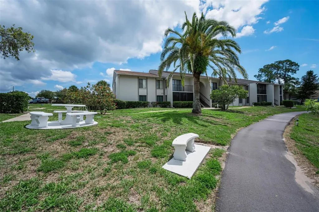 1870 Pine Ridge Way W Palm Harbor FL 34684