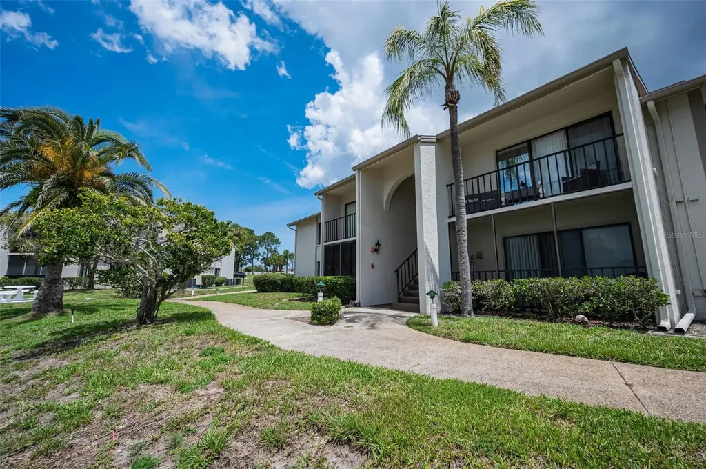 1870 Pine Ridge Way W Palm Harbor FL 34684