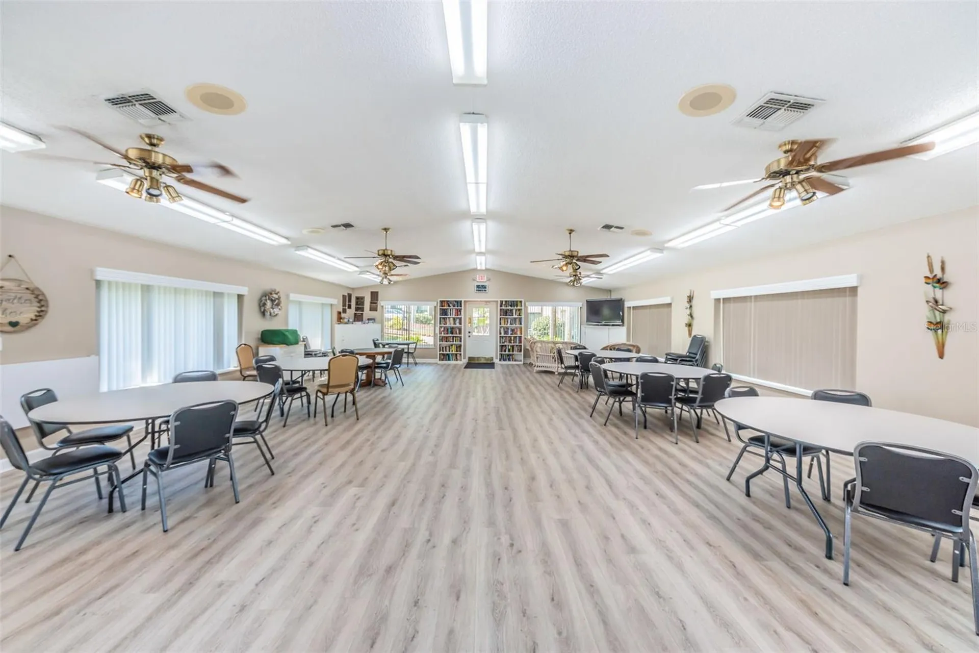 1870 Pine Ridge Way W Palm Harbor FL 34684