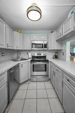 1870 Pine Ridge Way W Palm Harbor FL 34684