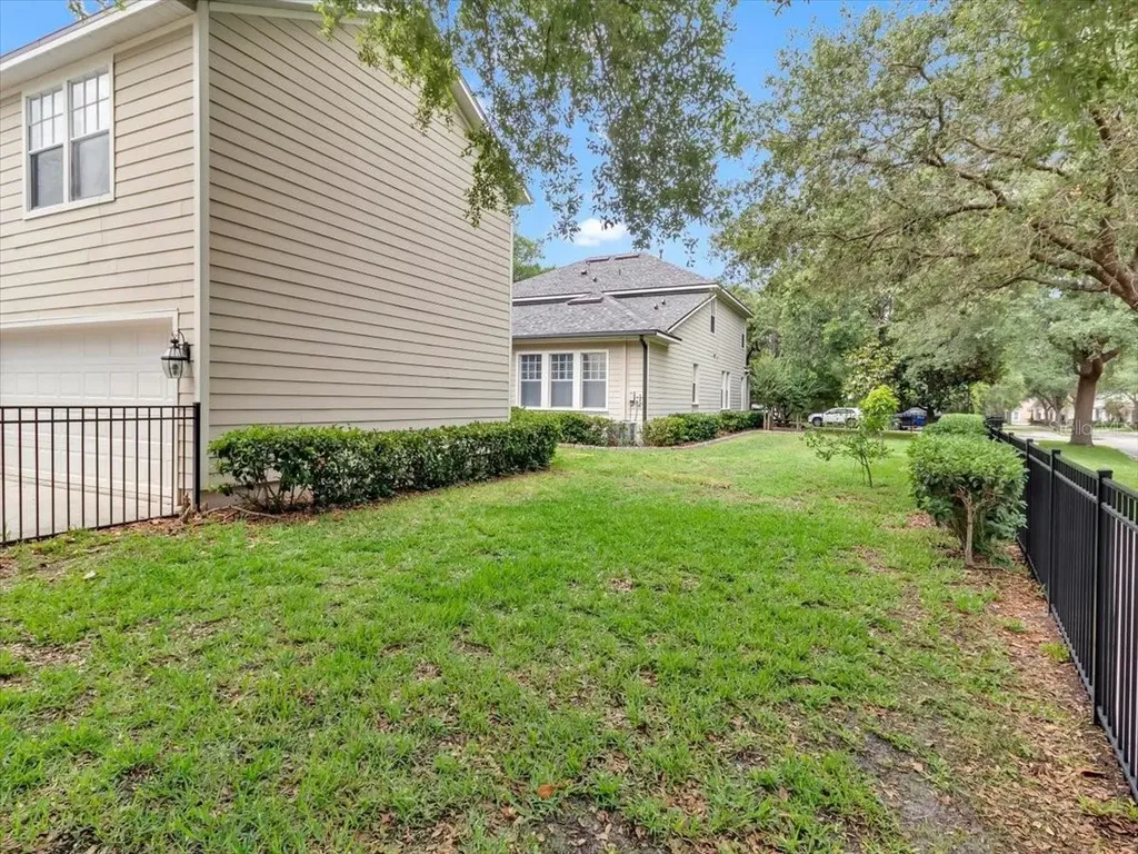 16033 Mulberrypark Circle Lithia FL 33547