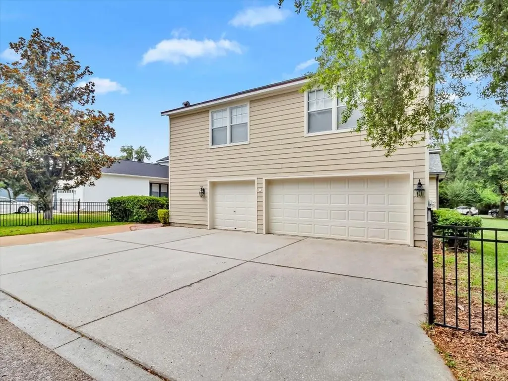 16033 Mulberrypark Circle Lithia FL 33547
