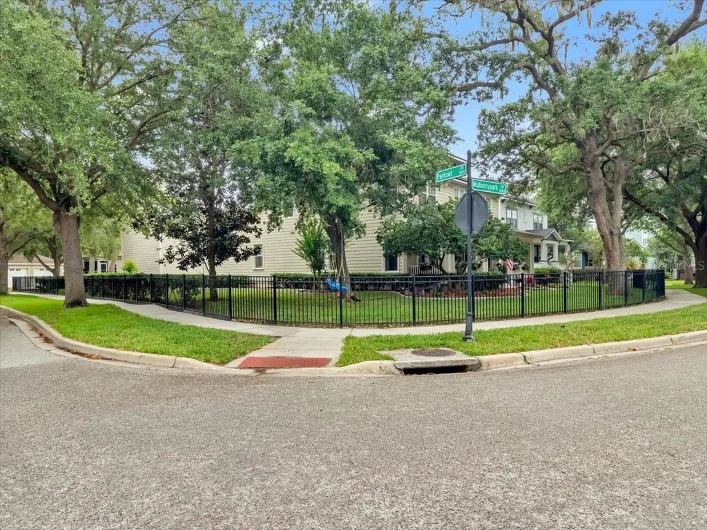 16033 Mulberrypark Circle Lithia FL 33547
