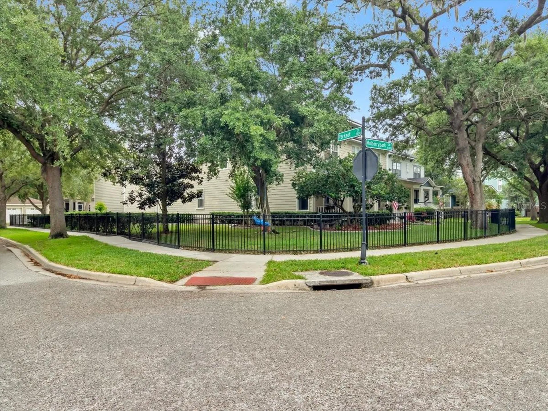 16033 Mulberrypark Circle Lithia FL 33547