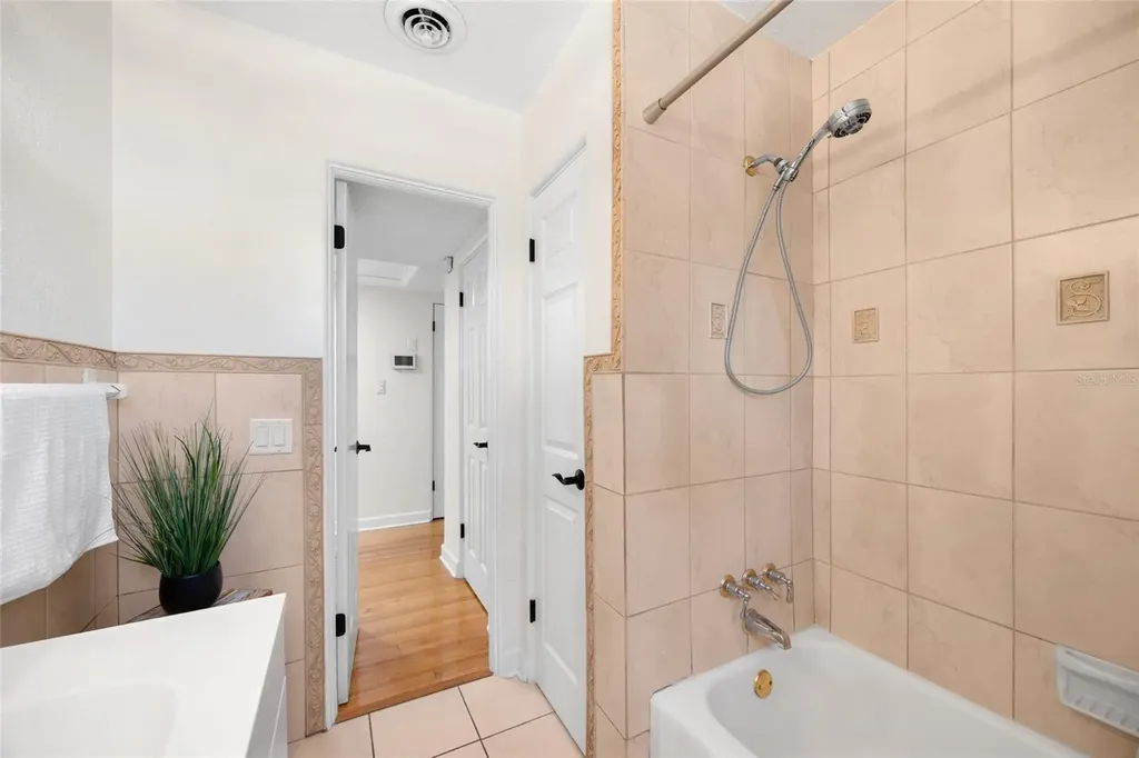 2811 Clemwood Street Orlando FL 32803