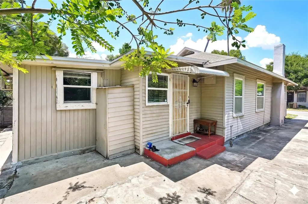 1028 8th Avenue S St Petersburg FL 33705