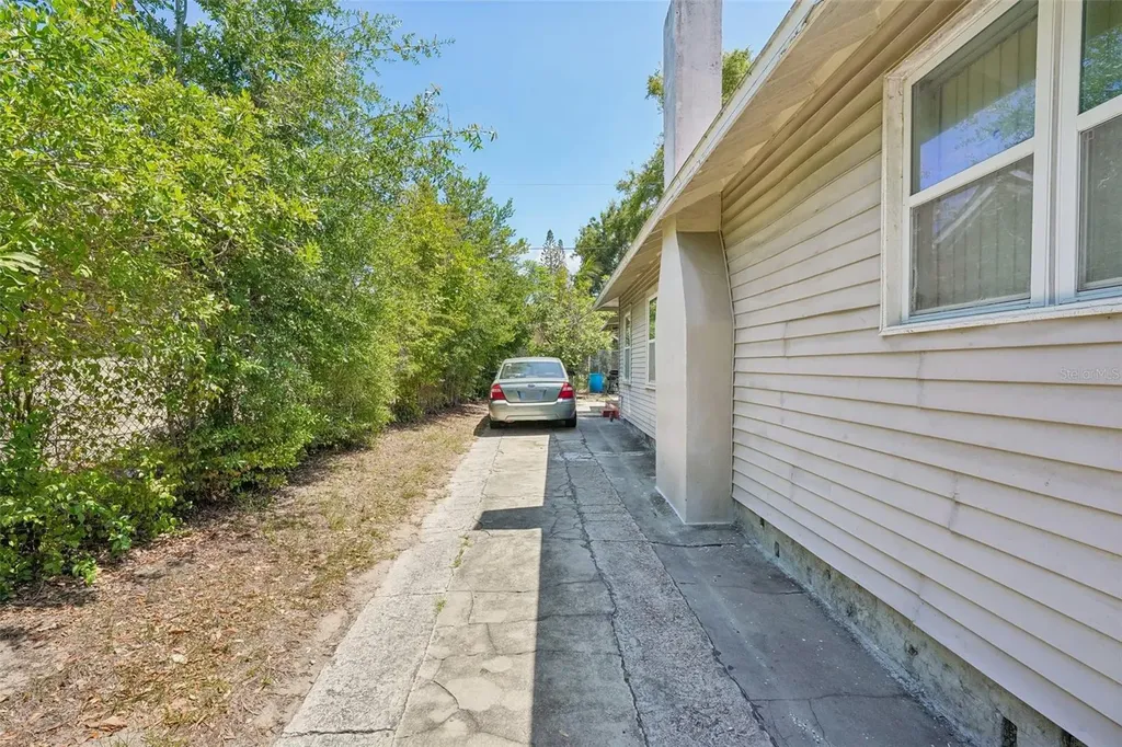 1028 8th Avenue S St Petersburg FL 33705