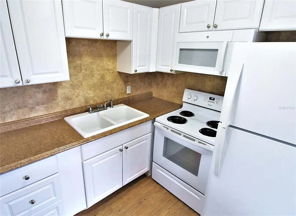 3001 Bee Ridge Road Sarasota FL 34239