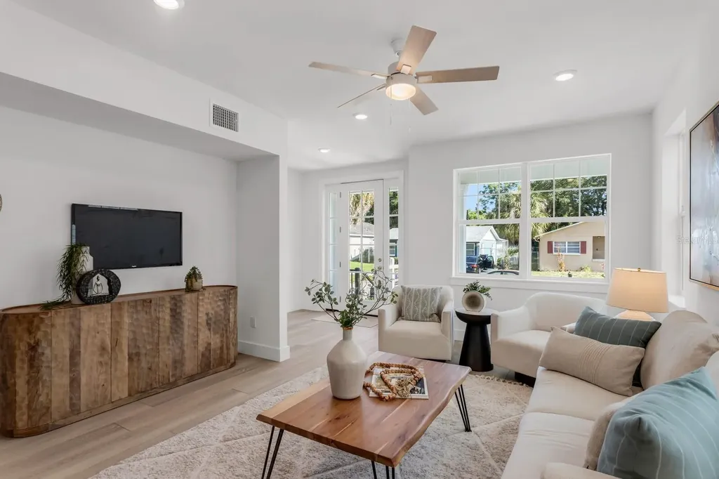 1906 W Chestnut Street Tampa FL 33607