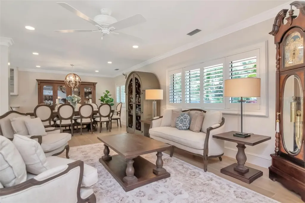 4927 W Melrose Avenue N Tampa FL 33629