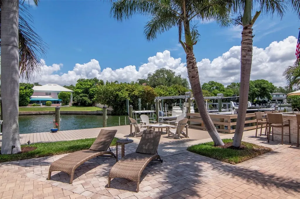 4927 W Melrose Avenue N Tampa FL 33629
