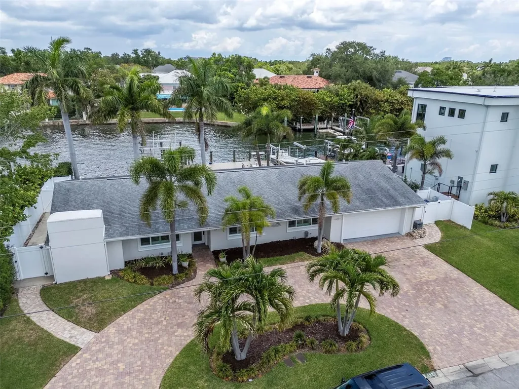 4927 W Melrose Avenue N Tampa FL 33629