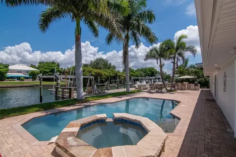 4927 W Melrose Avenue N Tampa FL 33629