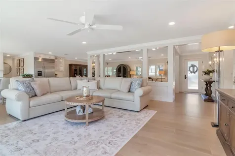 4927 W Melrose Avenue N Tampa FL 33629