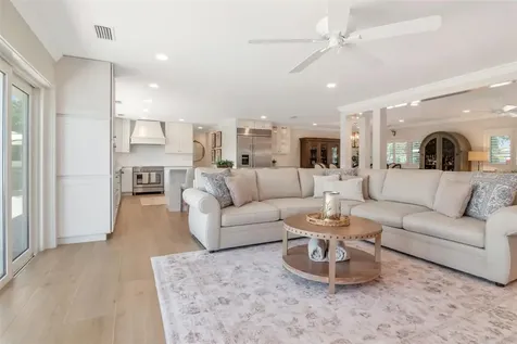 4927 W Melrose Avenue N Tampa FL 33629