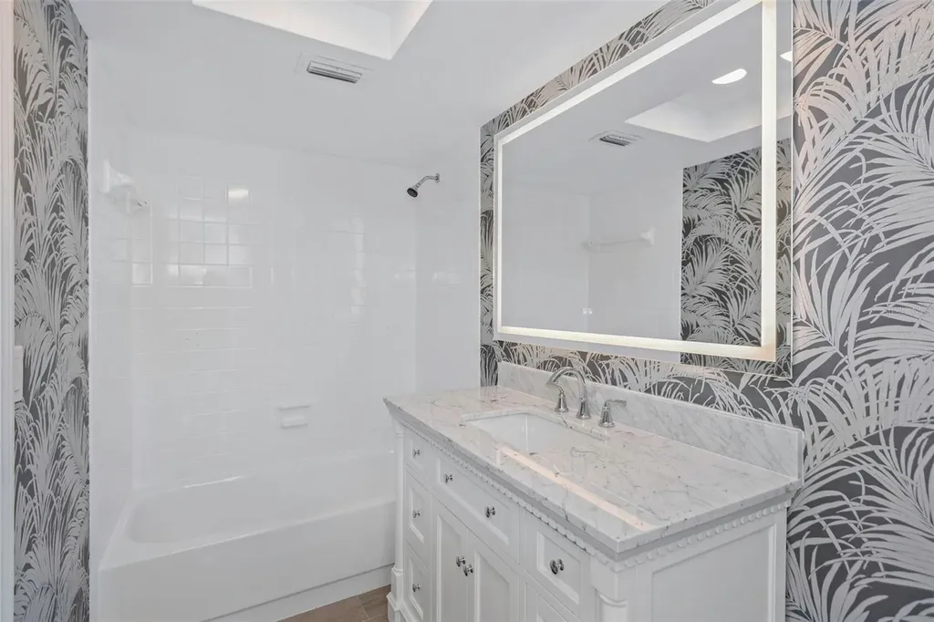 4910 38th Way S St Petersburg FL 33711