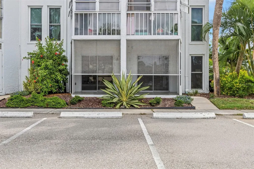 4910 38th Way S St Petersburg FL 33711