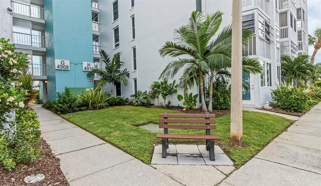 4910 38th Way S St Petersburg FL 33711