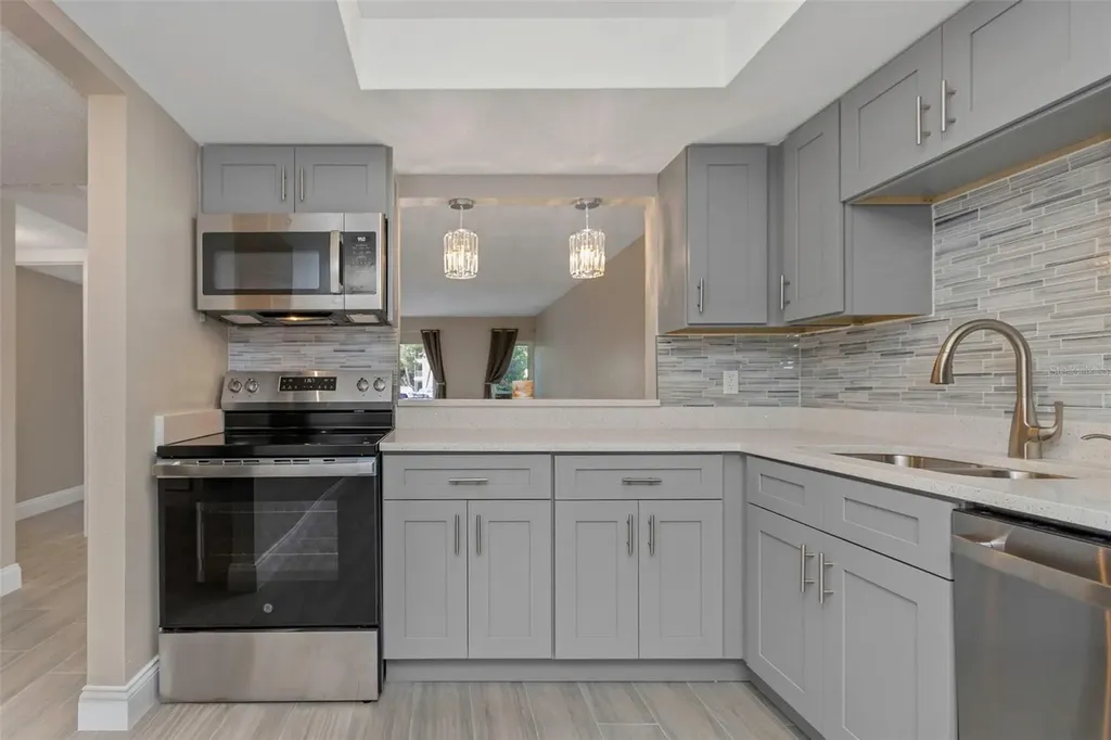 4910 38th Way S St Petersburg FL 33711