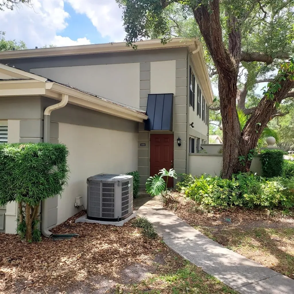 11821 Northtrail Avenue Tampa FL 33617