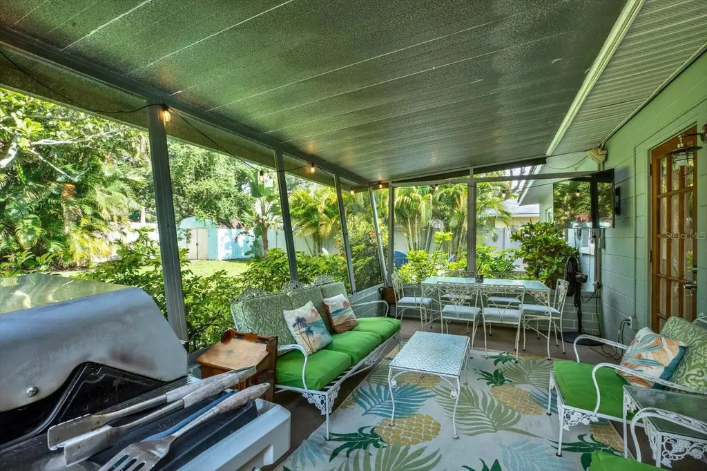 5572 100th Way N St Petersburg FL 33708