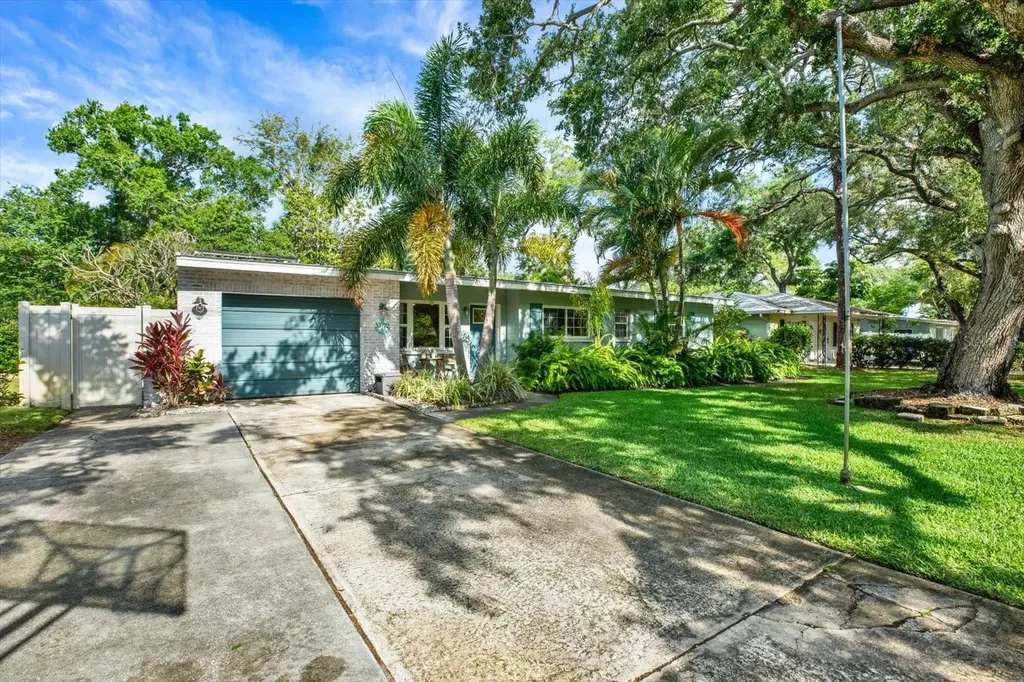 5572 100th Way N St Petersburg FL 33708