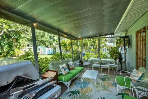 5572 100th Way N St Petersburg FL 33708