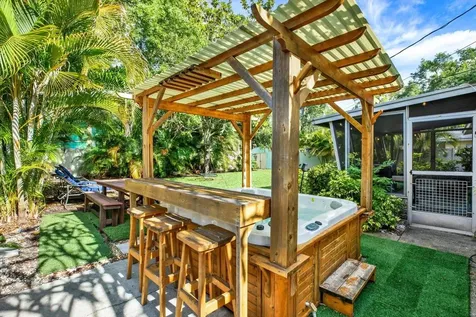 5572 100th Way N St Petersburg FL 33708