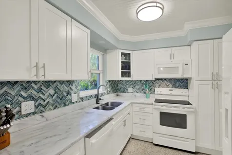 5572 100th Way N St Petersburg FL 33708