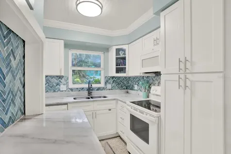 5572 100th Way N St Petersburg FL 33708