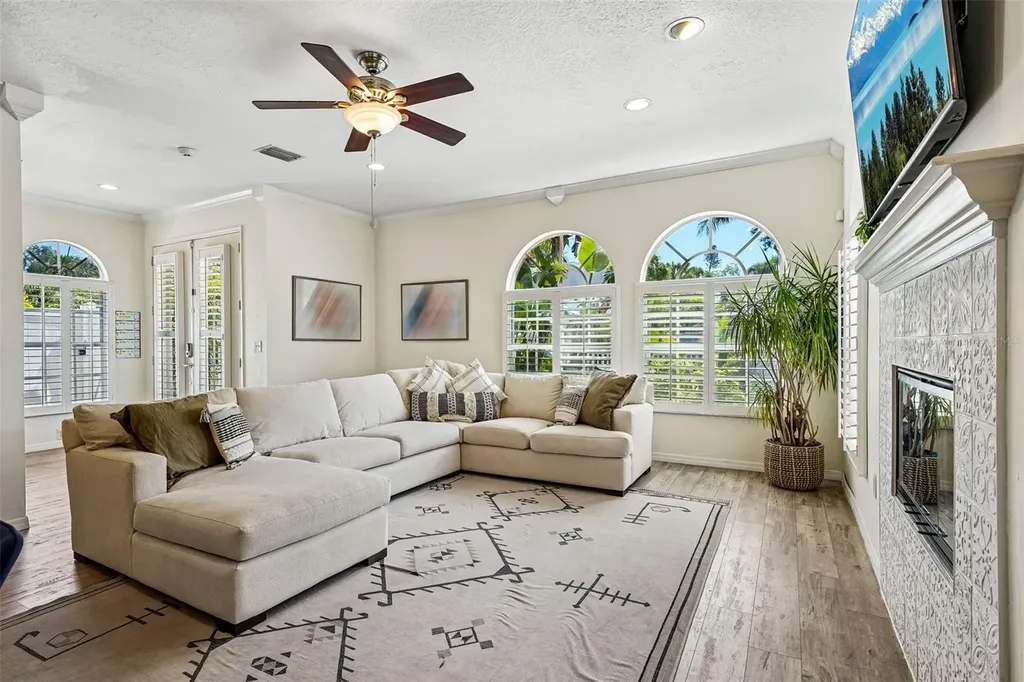 2616 11th Street N St Petersburg FL 33704