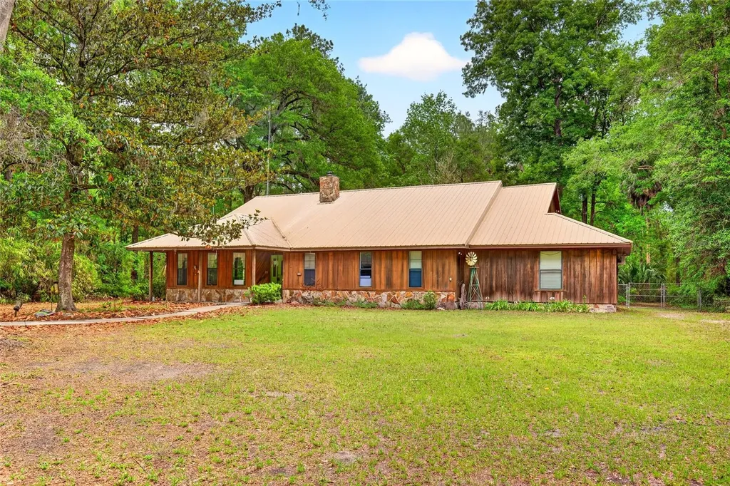 16555 N Highway 329 Reddick FL 32686