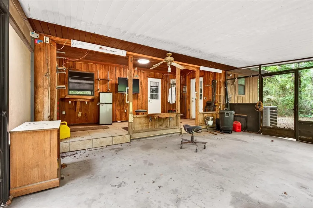 16555 N Highway 329 Reddick FL 32686