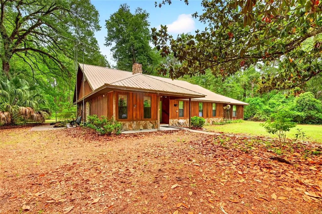 16555 N Highway 329 Reddick FL 32686