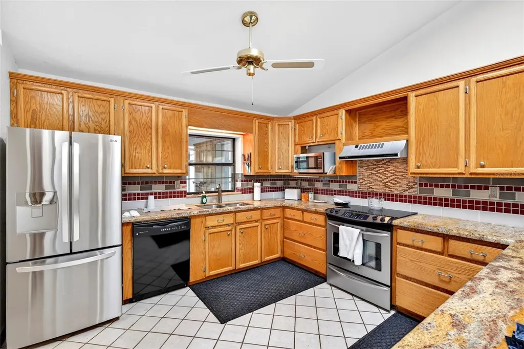 16555 N Highway 329 Reddick FL 32686