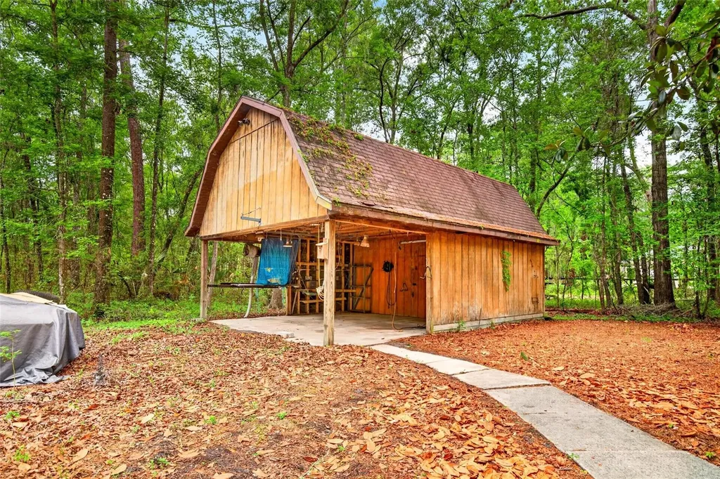 16555 N Highway 329 Reddick FL 32686