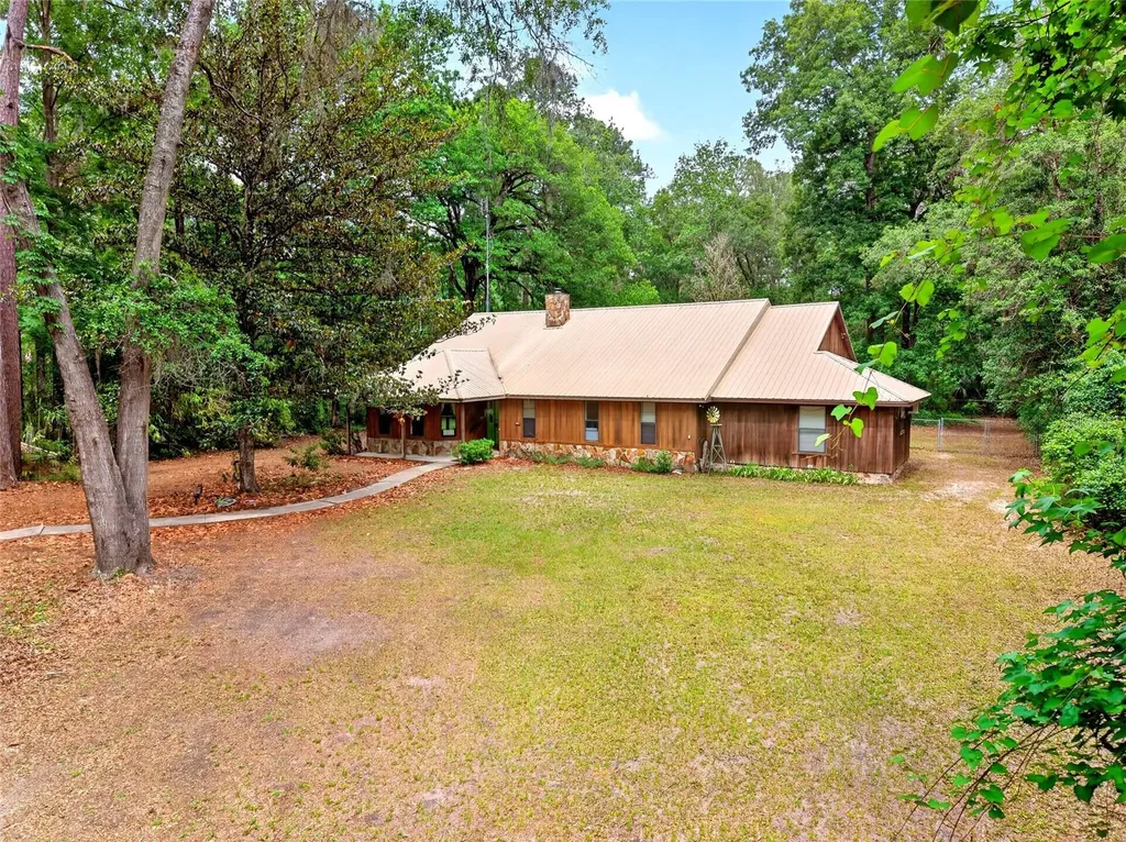 16555 N Highway 329 Reddick FL 32686