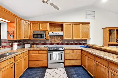 16555 N Highway 329 Reddick FL 32686