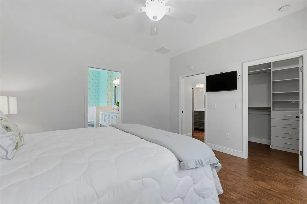 1709 Gulf Road Tarpon Springs FL 34689